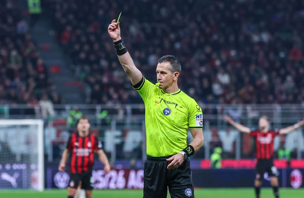 Milan-Inter: arbitro Daniele Doveri (Photo Credit: Fabrizio Carabelli / IPA Sport / IPA via IPA Agency) Milan-Inter: arbitro Daniele Doveri (Photo Credit: Fabrizio Carabelli / IPA Sport / IPA via IPA Agency)