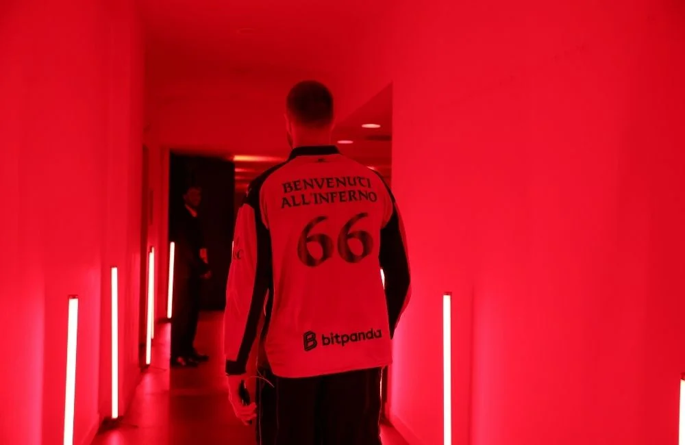 Strahinja Pavlovic arriva a San Siro (Photo via AC Milan) Strahinja Pavlovic arriva a San Siro (Photo via AC Milan)