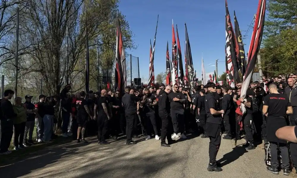 Milanello: Curva Sud - MilanPress, robe dell'altro diavolo Milanello: Curva Sud - MilanPress, robe dell'altro diavolo
