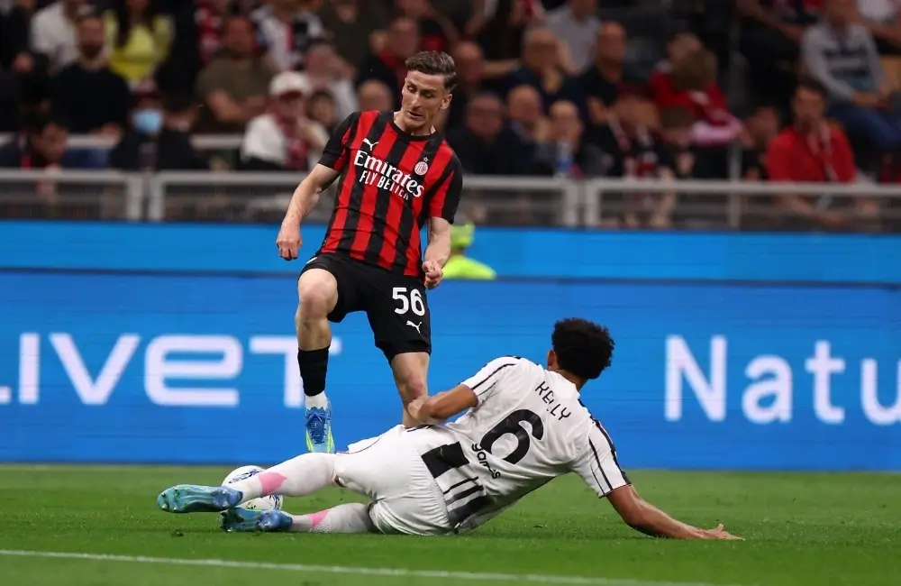 Milan-Juventus: Alexis Saelemaekers, Lloyd Kelly (Photo Credit: sportinfoto / DeFodi Images / IPA via IPA Agency) Milan-Juventus: Alexis Saelemaekers, Lloyd Kelly (Photo Credit: sportinfoto / DeFodi Images / IPA via IPA Agency)