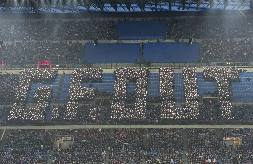 Contestazione del Milan a San Siro. La scritta G. F. OUT