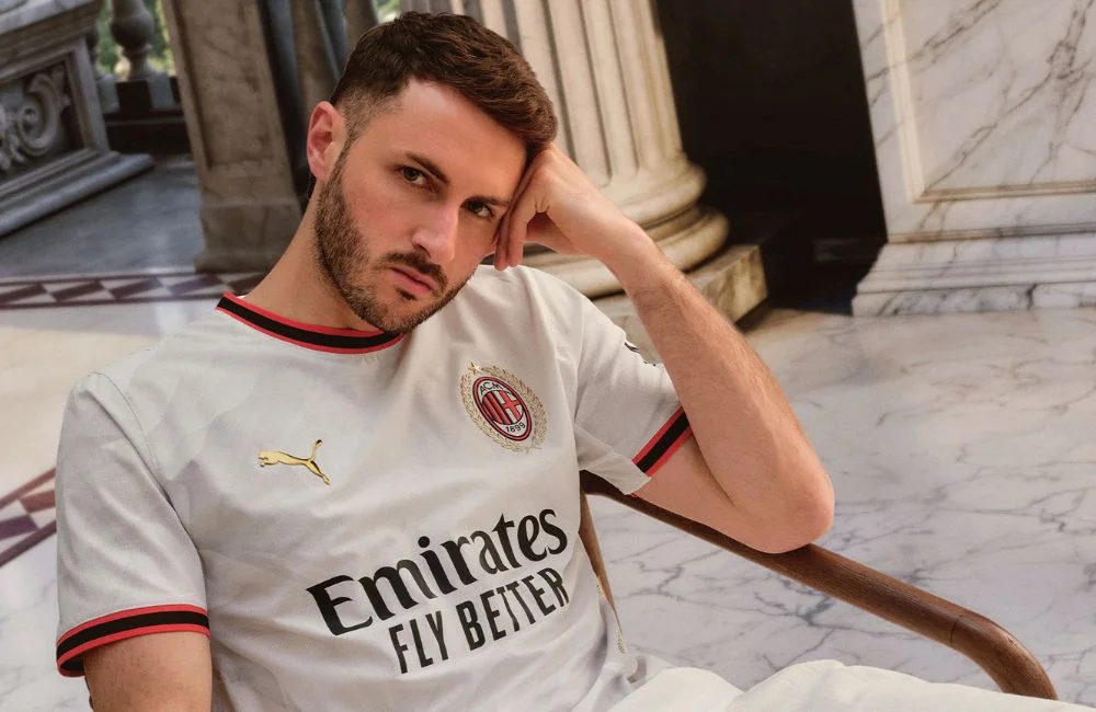 Milan: Santiago Gimenez e la seconda maglia 2026-27 (Photo via AC Milan) Milan: Santiago Gimenez e la seconda maglia 2026-27 (Photo via AC Milan)