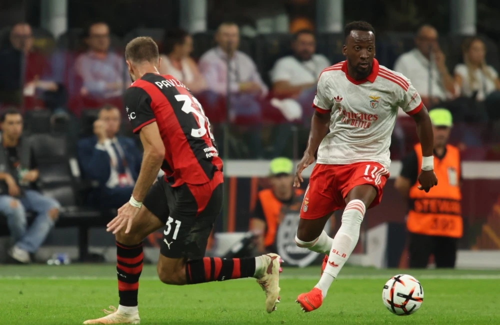 Milan-Benfica: Strahinja Pavlovic, Dodi Lukebakio (Photo Credit: Nderim Kaceli / IPA Sport / IPA via IPA Agency) Milan-Benfica: Strahinja Pavlovic, Dodi Lukebakio (Photo Credit: Nderim Kaceli / IPA Sport / IPA via IPA Agency)